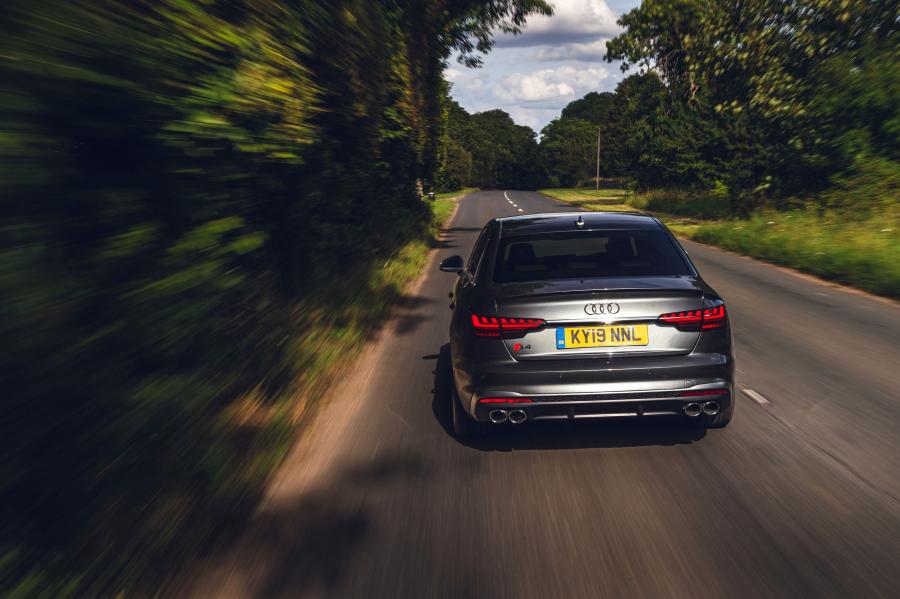 Audi S4 Sedan TDI (B9) 2019 года  (UK) (фото 9 из 27)